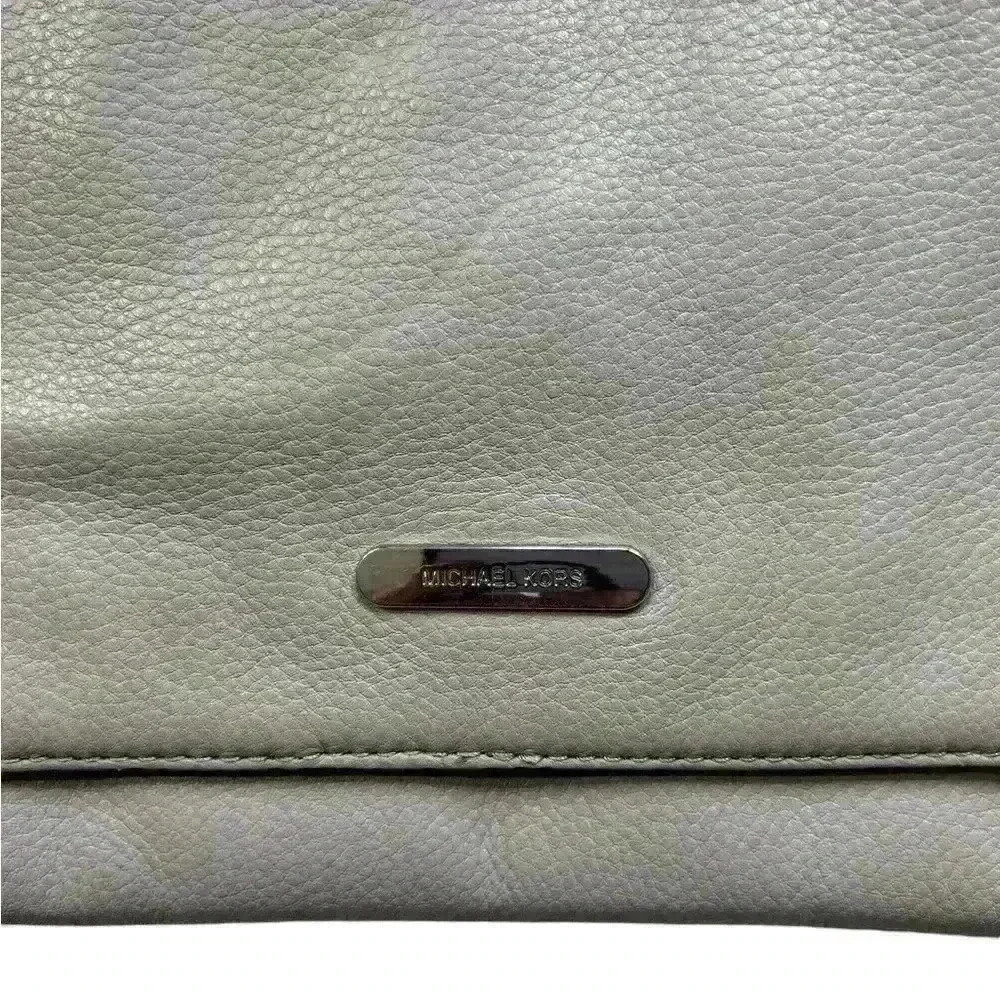 Michael Kors  Soft Pebbled Leather Light Gray Bag Gold Logo Medium Classy Bag - Picture 3 of 9